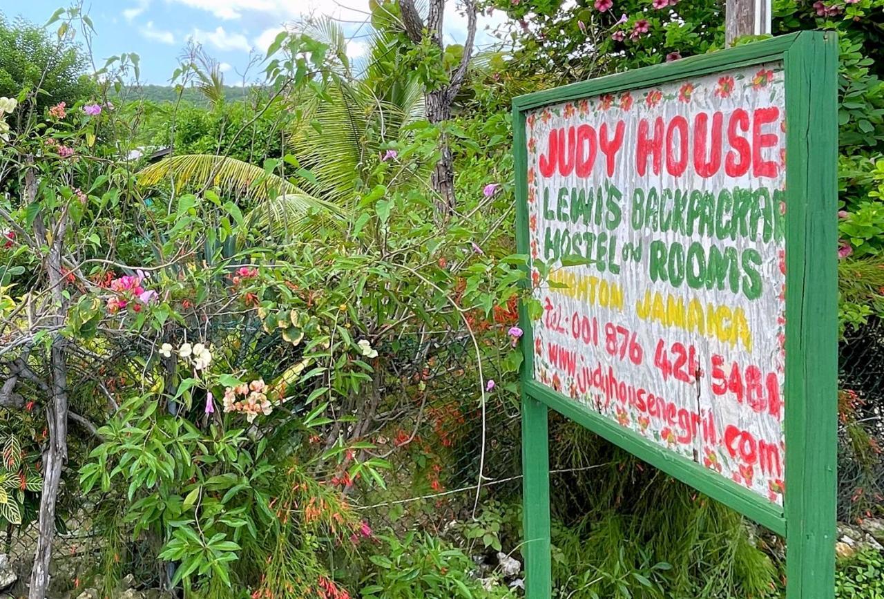 Judy House 2 - Lewis Backpacker Hostel Little Bay Exteriör bild